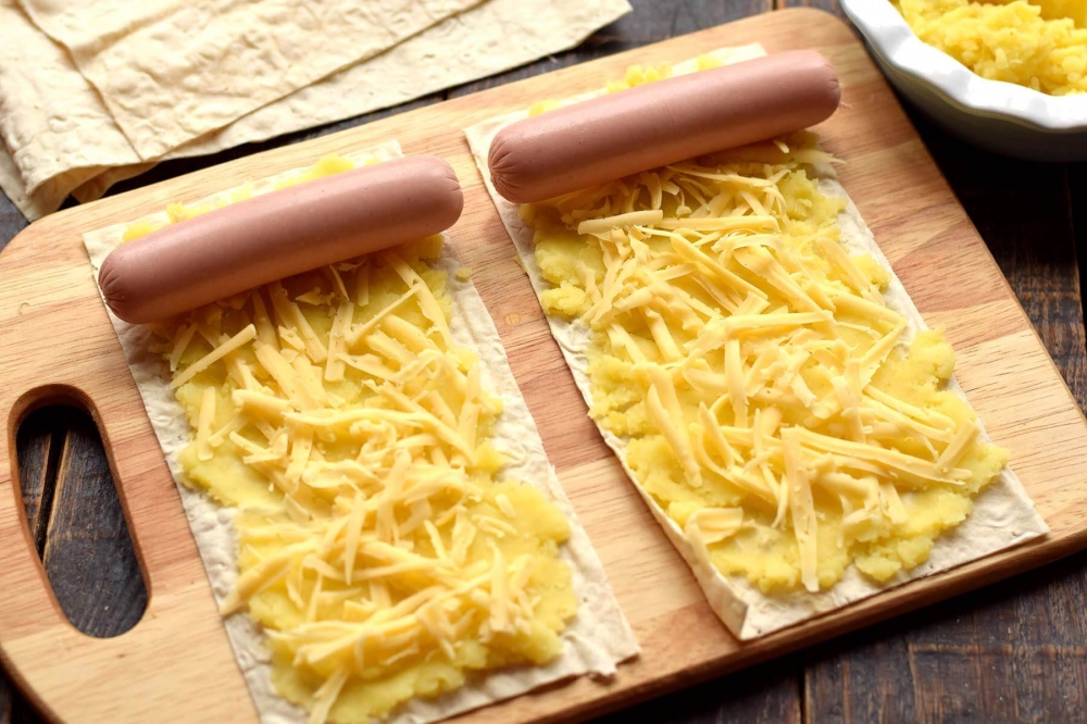 Сосиски в картофельно-сырной шубе