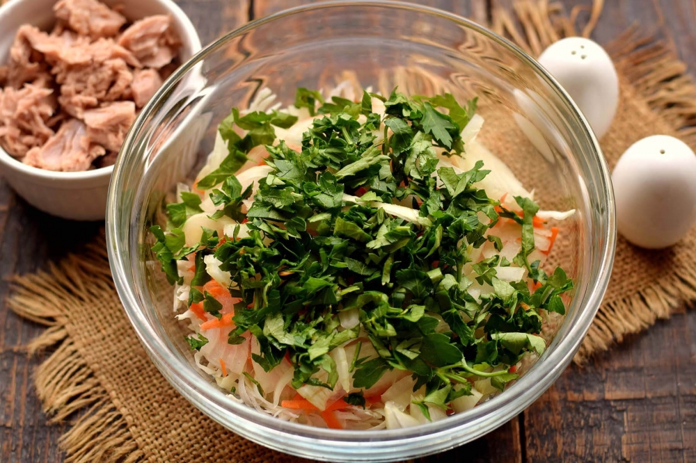 Салат с консервированным тунцом и овощами