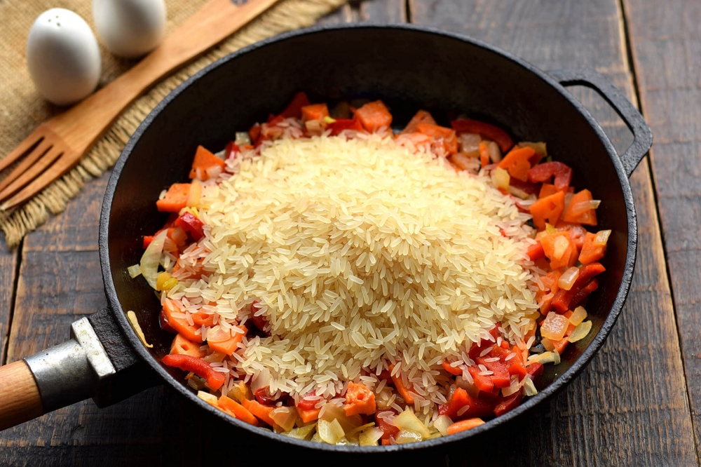 Рис с овощами и фасолью в томате