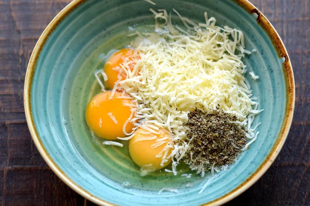 Лепешки из спагетти, сыра и яиц
