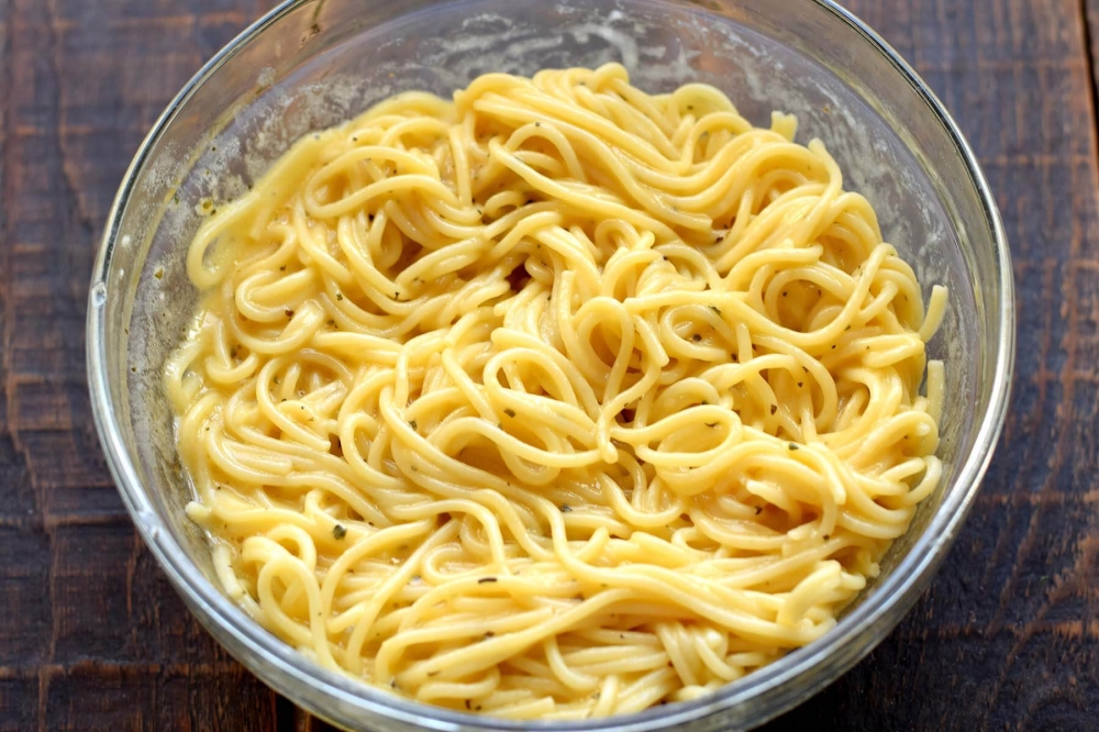 Лепешки из спагетти, сыра и яиц