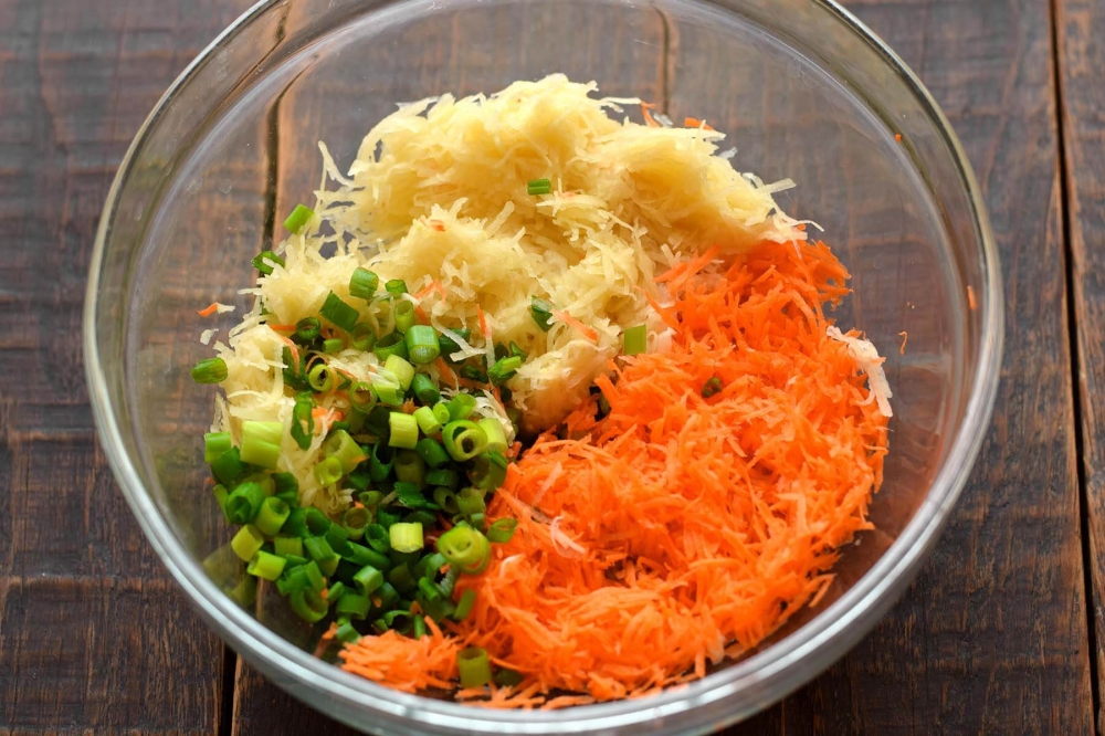 Овощные котлеты из кабачков, картошки и моркови
