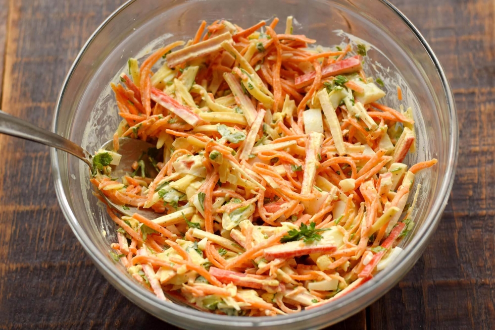 Салат с крабовыми палочками и морковью по-корейски