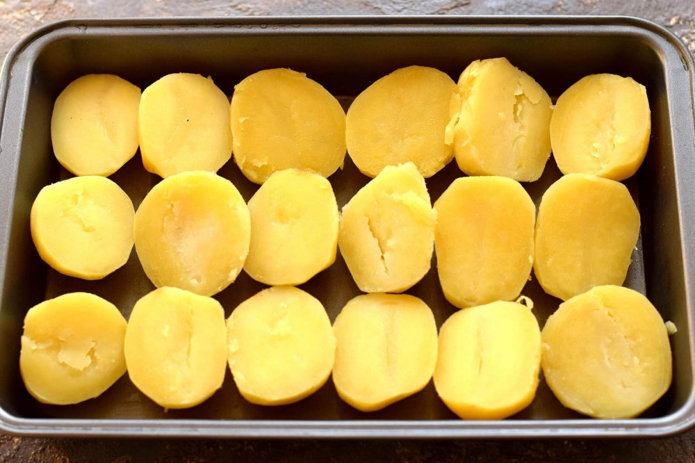 Картофель в духовке в чесночном масле с сыром