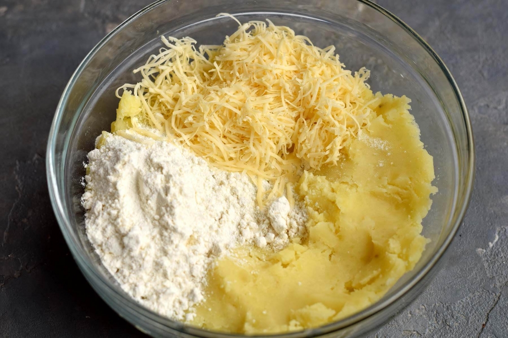 Картофельные рогалики с сыром
