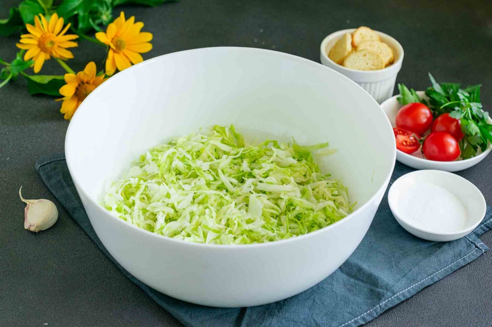 Новенький салат из капусты - загуглила и такого рецепта не нашла даже в интернете