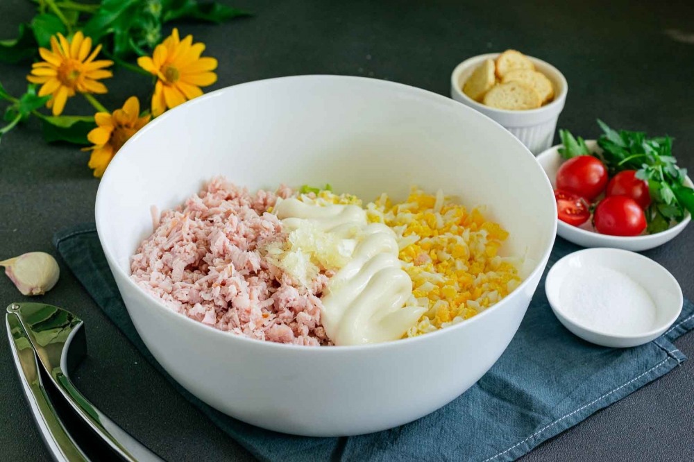 Новенький салат из капусты - загуглила и такого рецепта не нашла даже в интернете