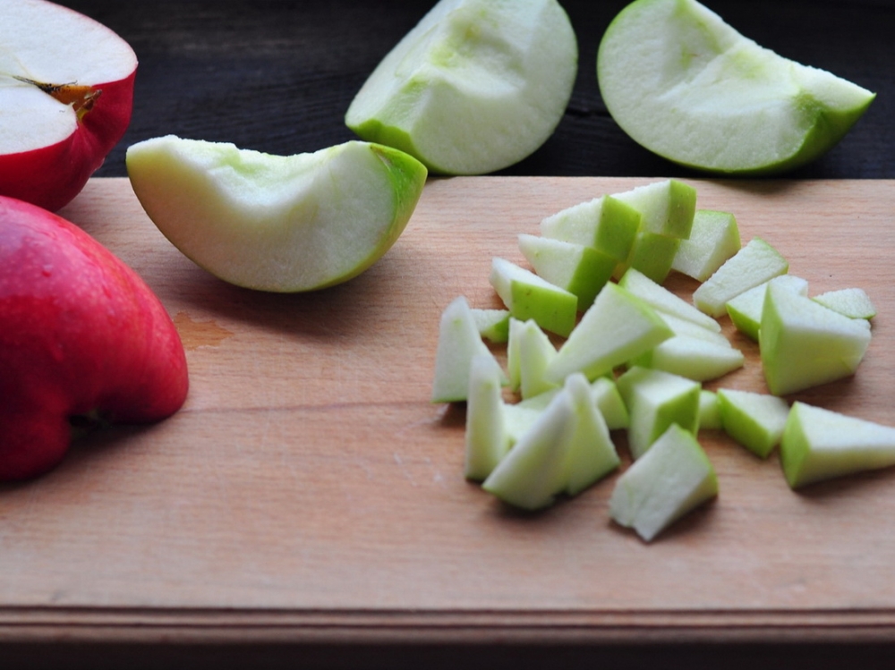 Яблочный салат с карамелью