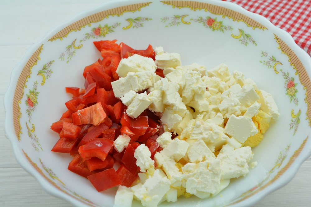 Салат с жареными баклажанами и сыром
