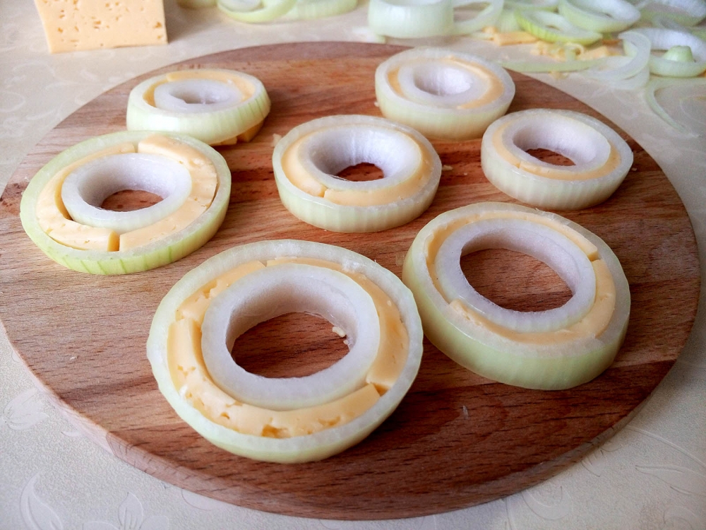 Луковые кольца с сыром