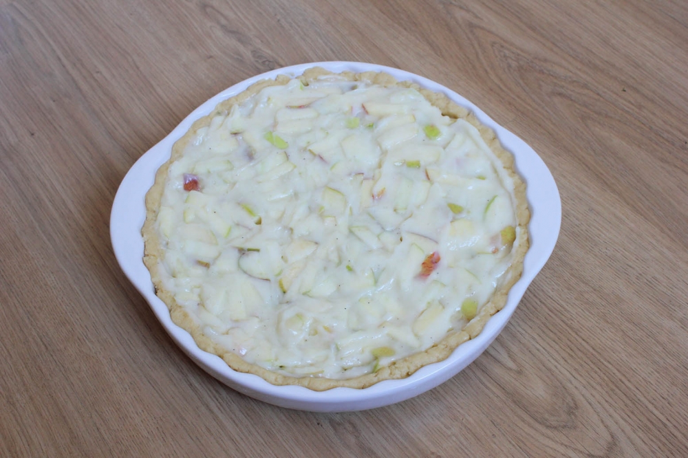 Яблочный пирог с ванильным кремом