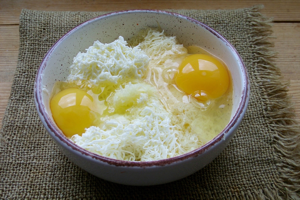 Хачапури с яйцом и сыром