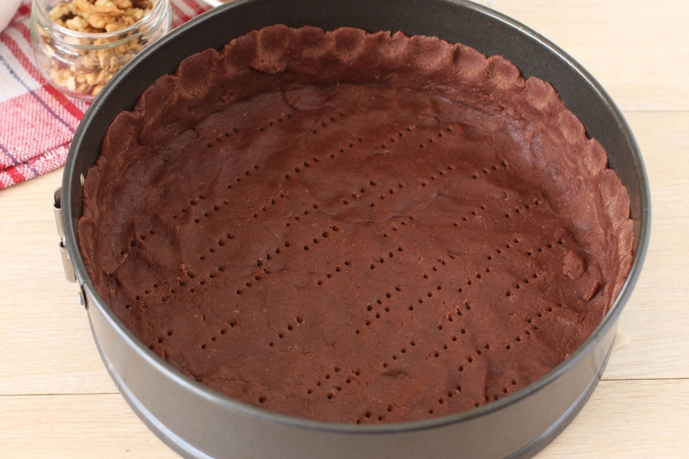 Шоколадный пирог с вишней