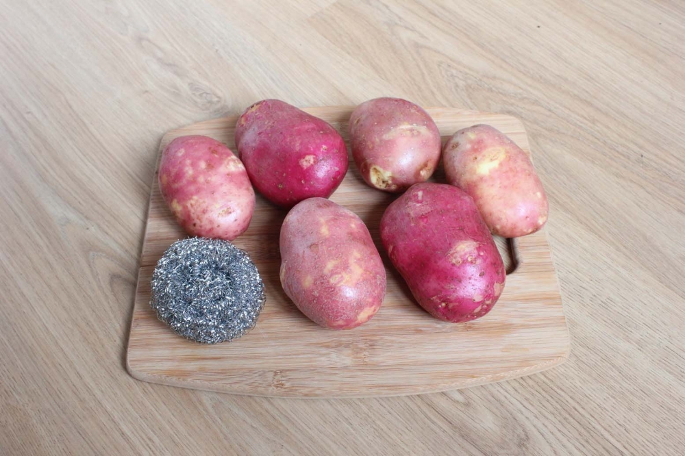 Картофель с грудинкой и черносливом