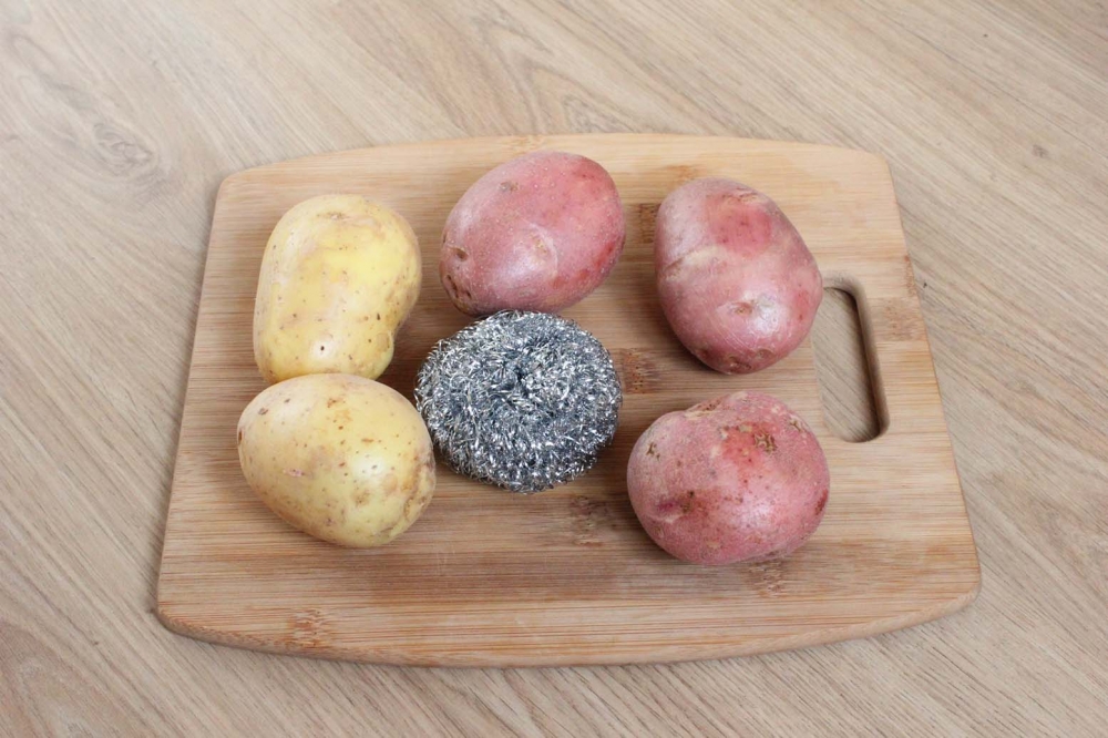 Картофель в сырном омлете