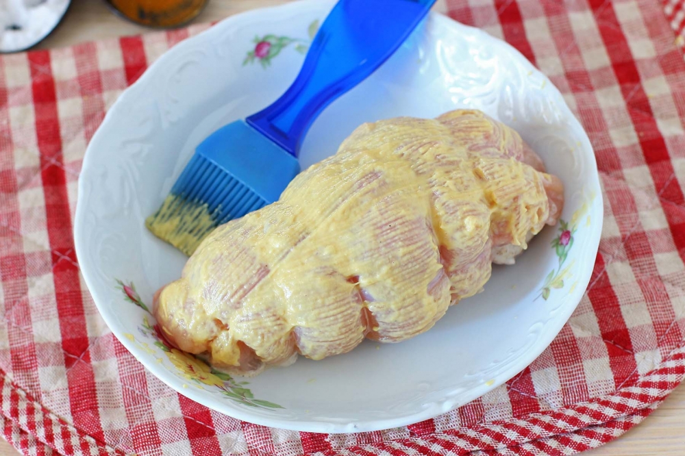 Запеченная куриная грудка в горчице