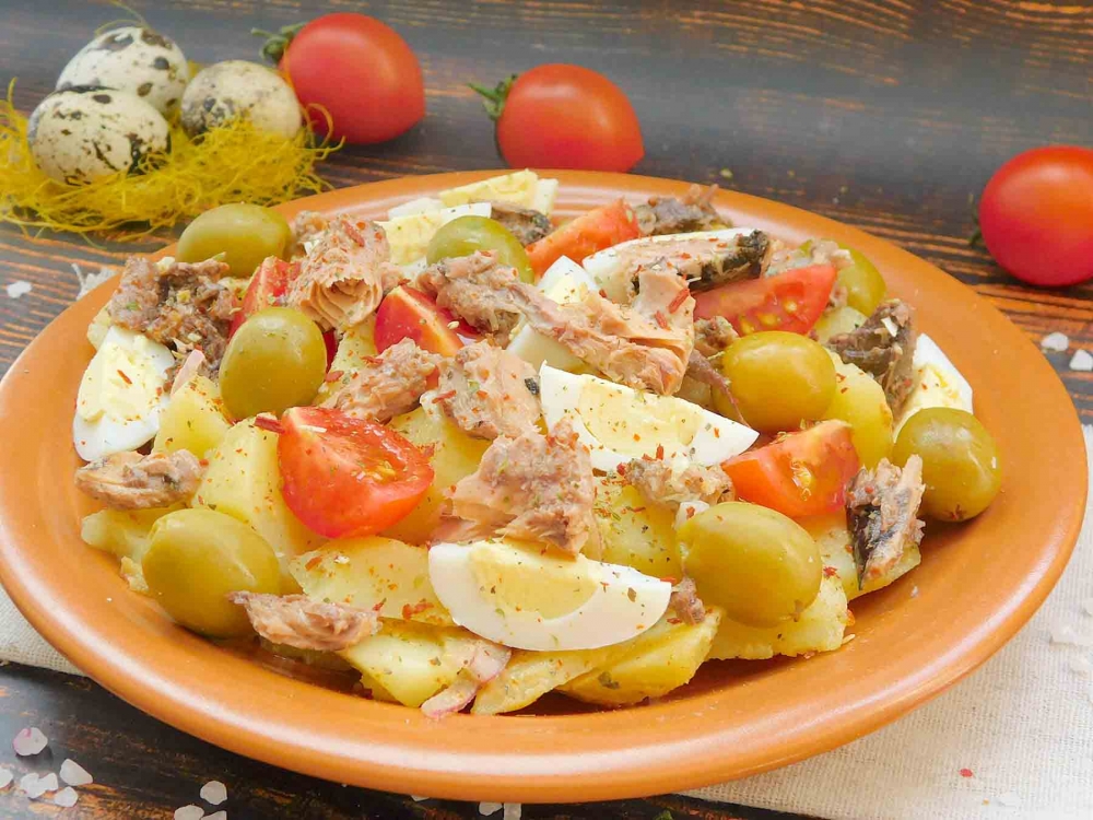 Салат с тунцом и картофелем
