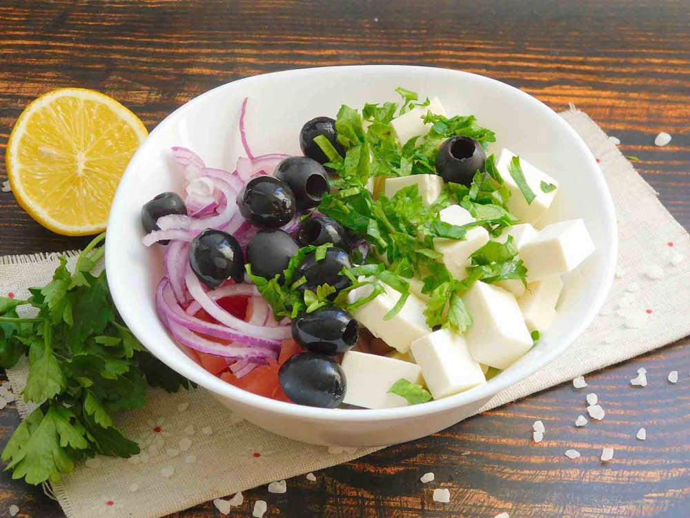 Салат с тунцом и сыром