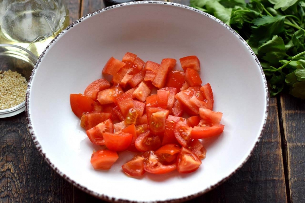 Салат с языком и помидорами